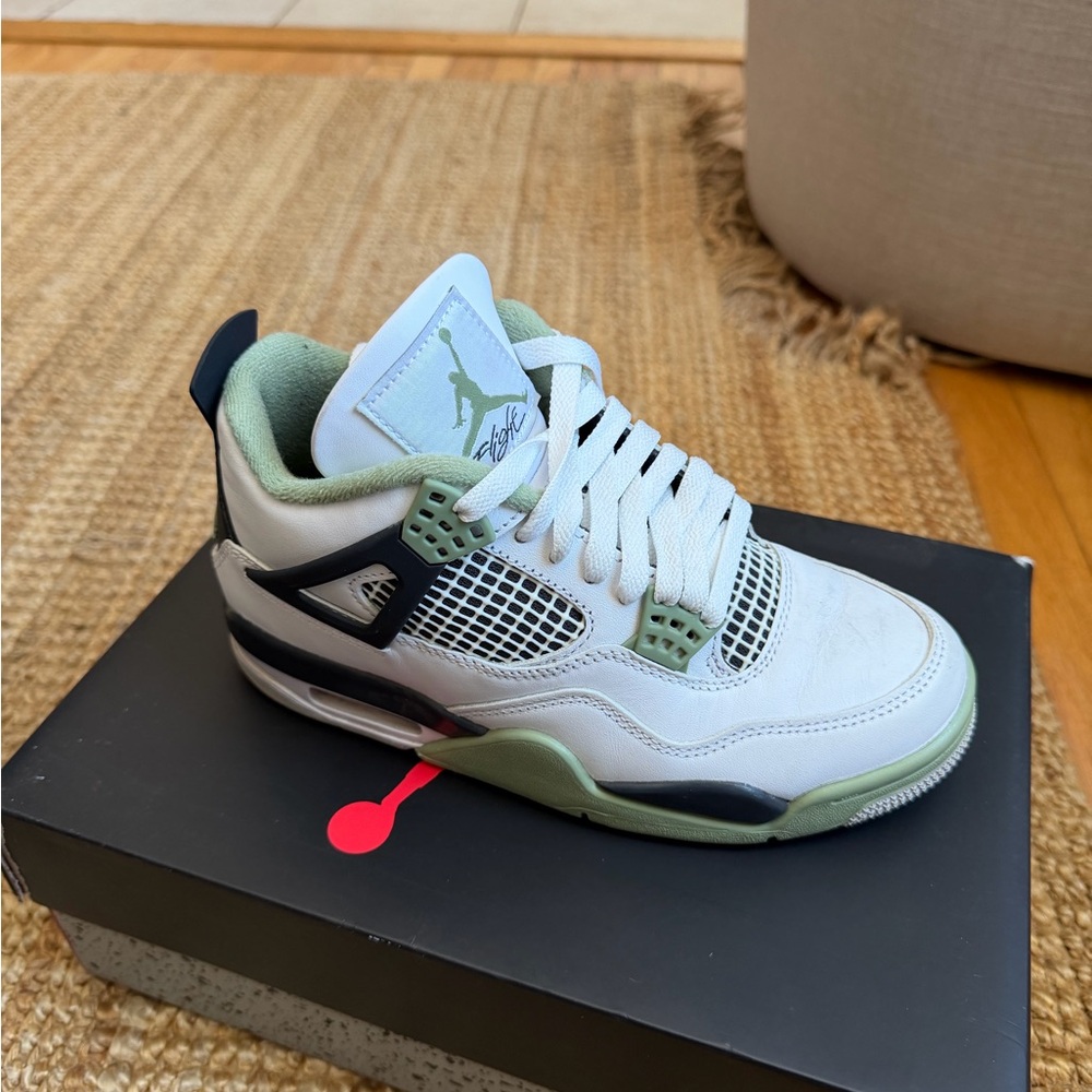 Jordan
Air Jordan 4 "Oil Green" sneakers